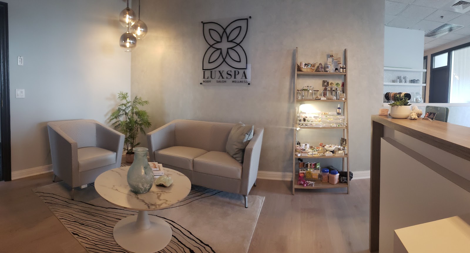LUX Spa De Pere logo